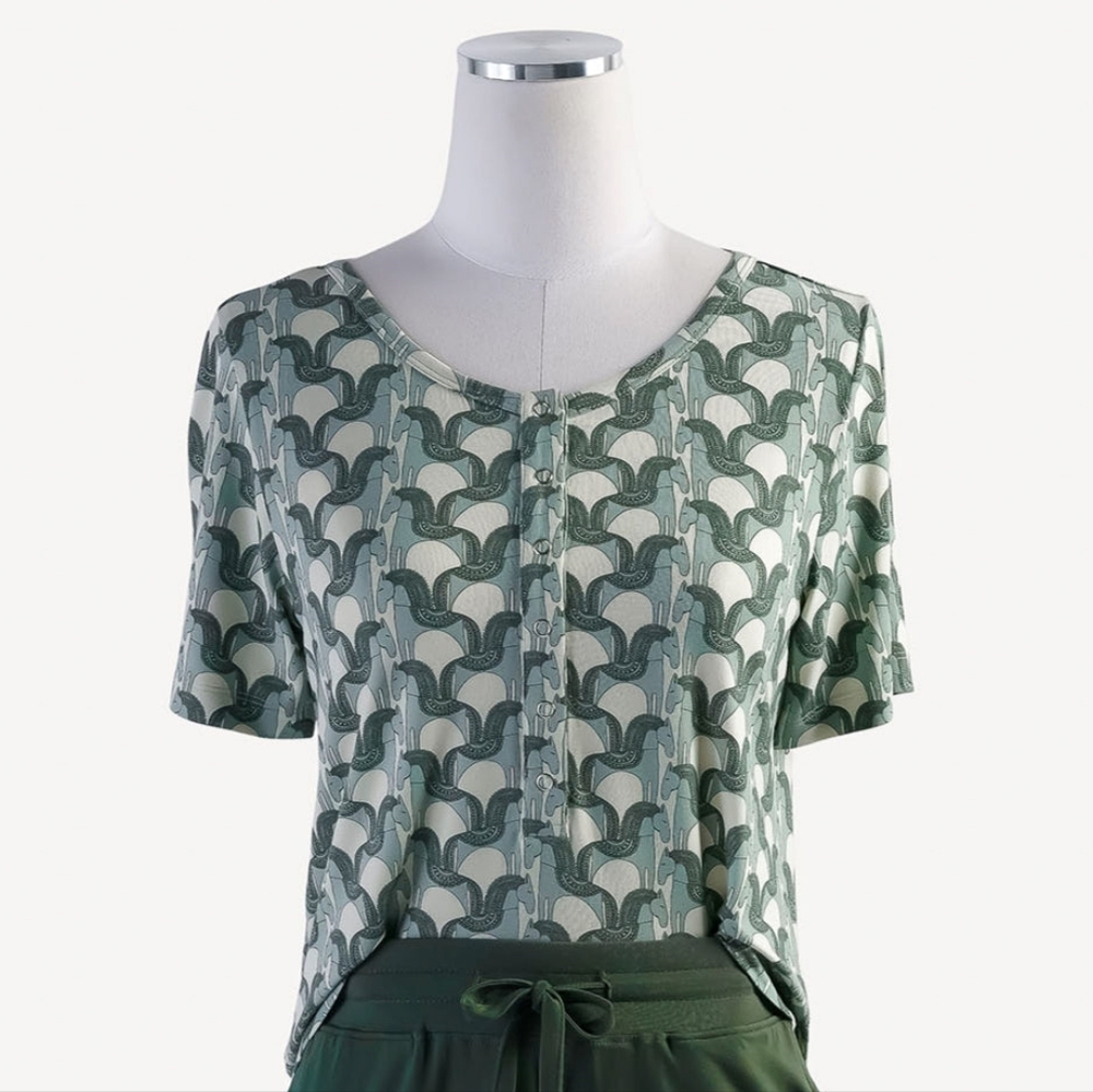 NWT M Kate Quinn Organics Short Sleeve Skinny Snap Henley Jadeite Trojan Horse